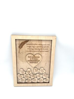 emlektabla00004 Placheta memoriala din lemn personalizata cu inimioare